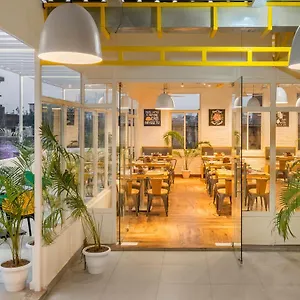 The Hideaway Bedzzz By Leisure Varanasi